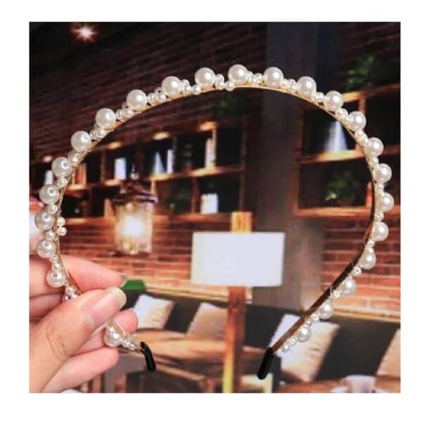 headband-crown-pearl-gilr-hair