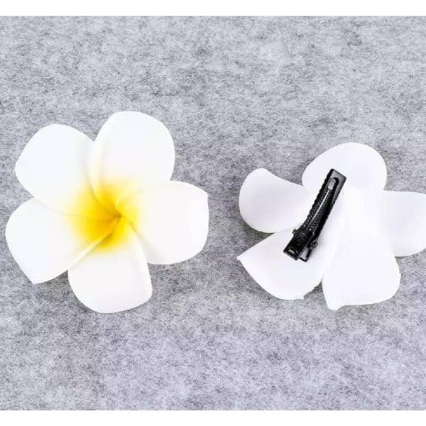 Σετ 3 τμχ Νυφικό Κλιπ σε σχήμα λευκού λουλουδιού 8 cm - Image 9