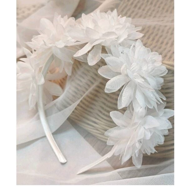 Στέκα Λευκή με λουλούδια για βάφτιση και παρανυφάκια - Image 2