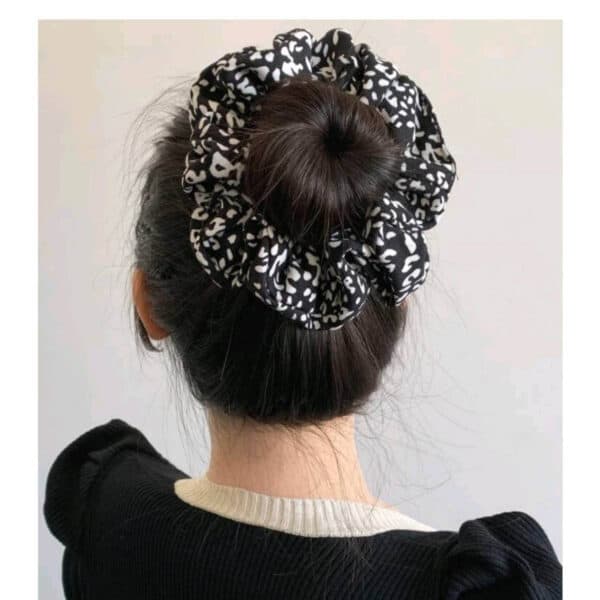 Scrunchies-Κοκαλάκι λάστιχο μαλλιών Xlarge Black White Spots - Image 2
