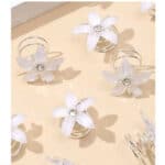 Νυφικό Τσιμπιδάκι- Φουρκέτα λεύκό λουλούδι με στας με έλασμα ιδανικό και για κοντά μαλλιά και κότσο - Image 3