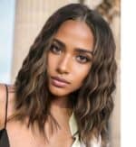 Γυναικεία περούκα wavy σε καστανό χρώμα με ανταύγειες συνθετική υψηλής ποιότητας front lace (διαφάνεια)  14 inches - Image 2