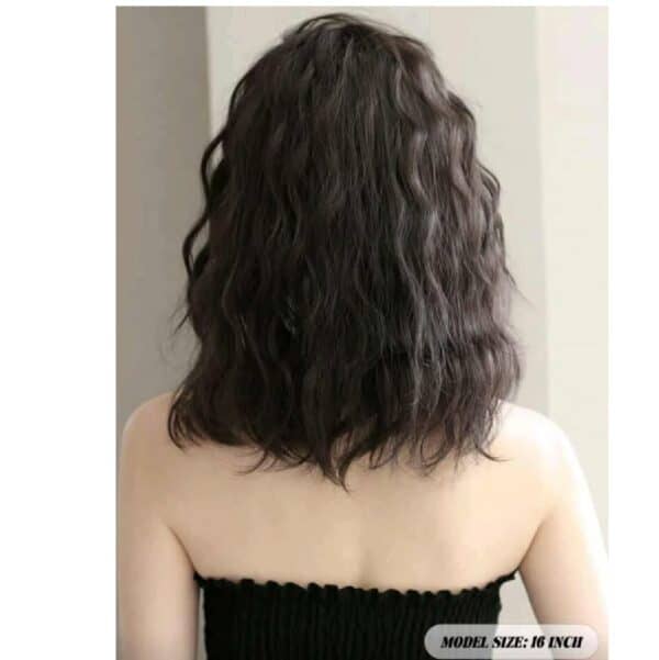 Γυναικεία περούκα κυματιστή σε μαύρο-καστανό  χρώμα με αφέλειες συνθετική υψηλής ποιότητας 16 inches - Image 2