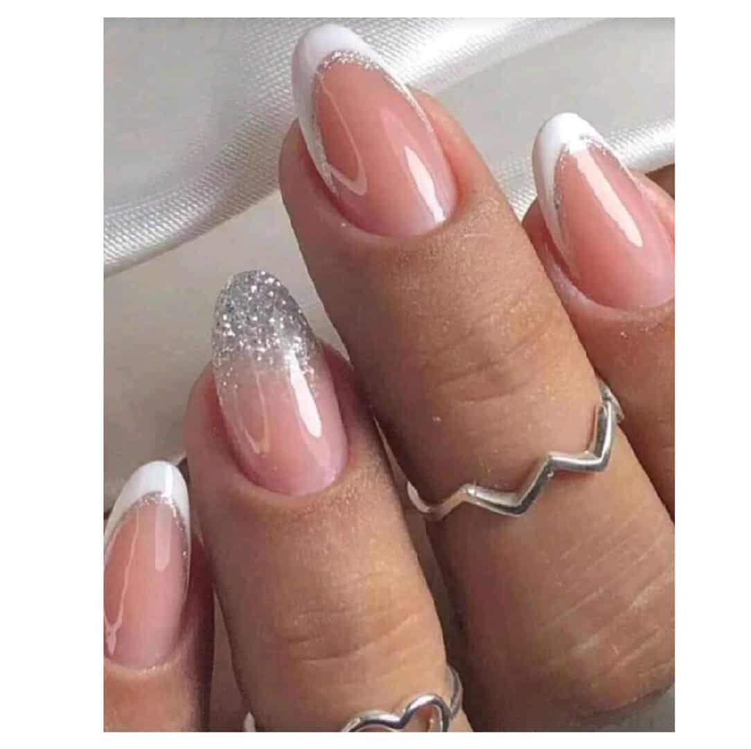 press-on-nails-woman-french-glitter Press-on Nails Ψεύτικα νύχια σετ nail art 24 Τμχ + 1 κόλλα- French Γαλλικό με glitter ασημί - Image 1