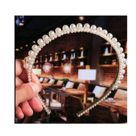 headband-crown-pearl-gilr-hair