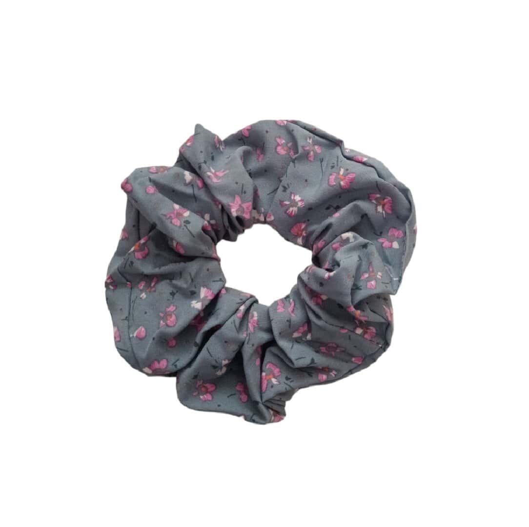 GREY-SCRUNCHIE-XLARGE-FLOWERS Scrunchies-Κοκαλάκι λάστιχο μαλλιών Xlarge Grey Flowers - Image 1